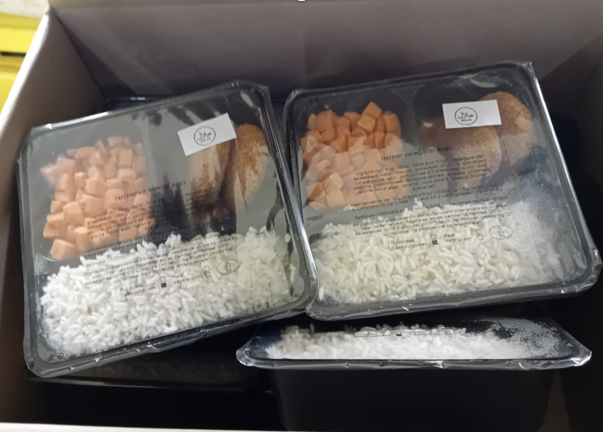 Natvoer voor katten, blikjes en zakjes naar keuze: smakelijke en voordelige stukjes in gelei of
