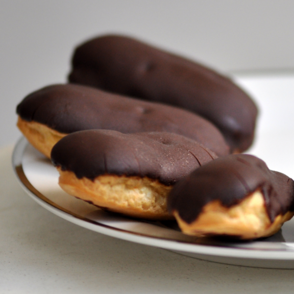 Mini Éclairs Chocolade 12 doosjes a 12 stuks (12 x 200 gram totaal 144 stuks ) - Afbeelding 1