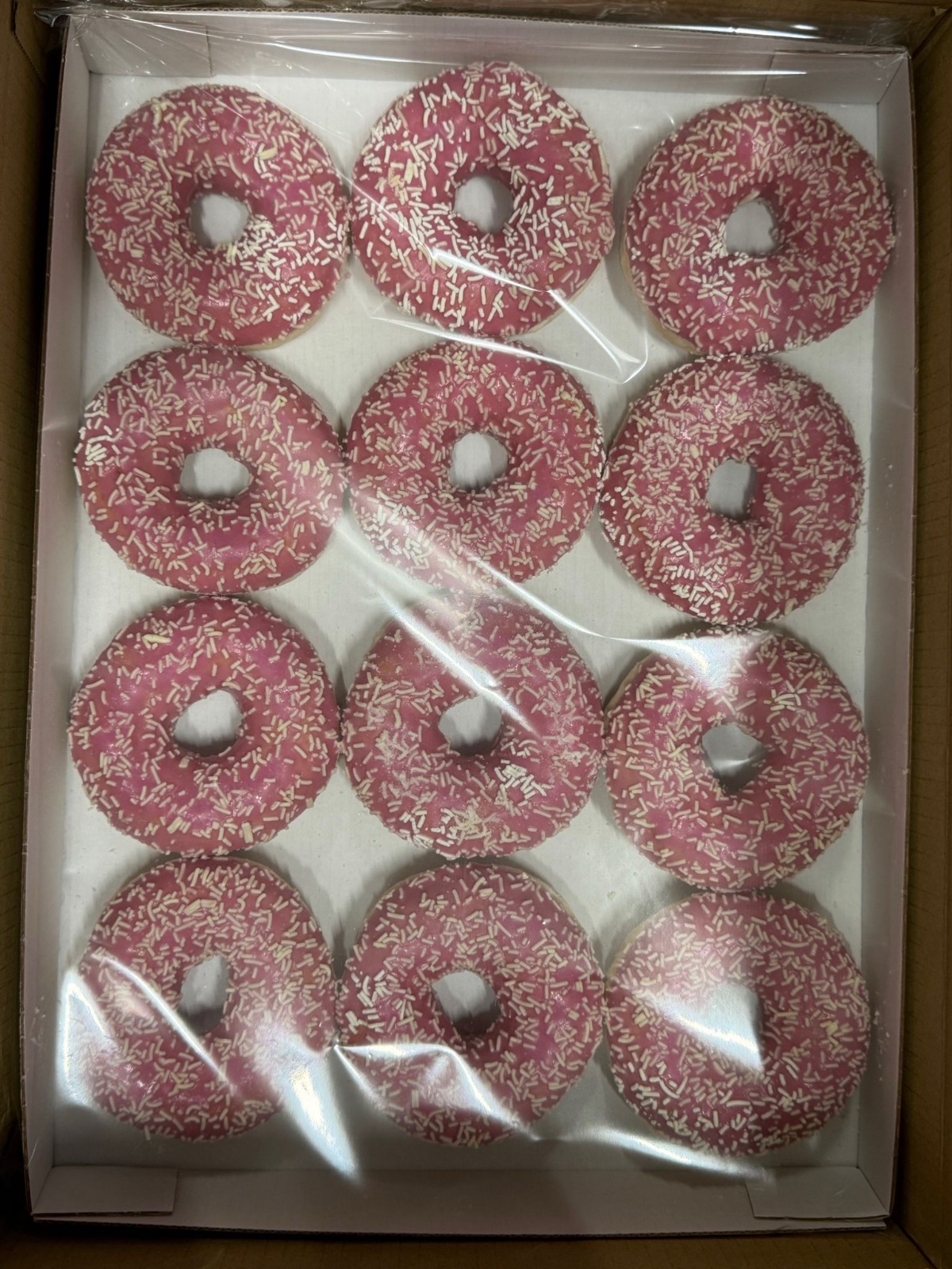 Pink Donuts 36 stuks  (3 trays met 12 roze donuts)